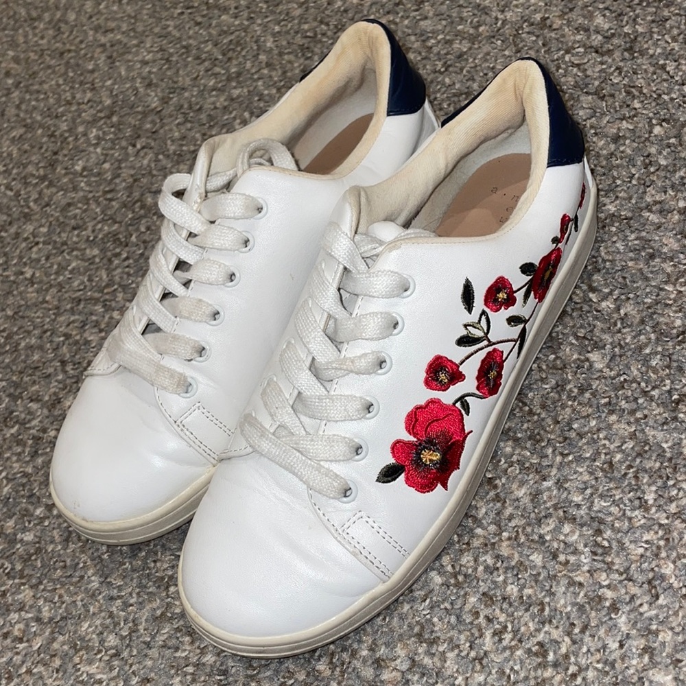 andeawy White Embroidered Sneakers